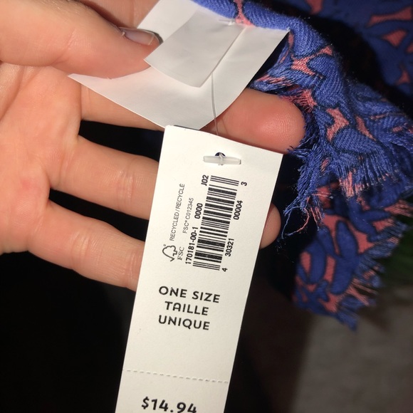 Printed scarf! - Picture 2 of 2